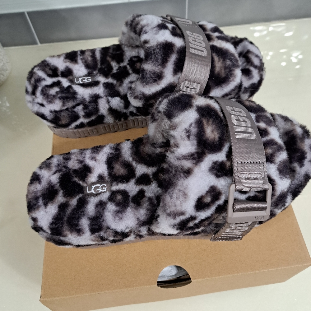 Ugg fluffita panther print